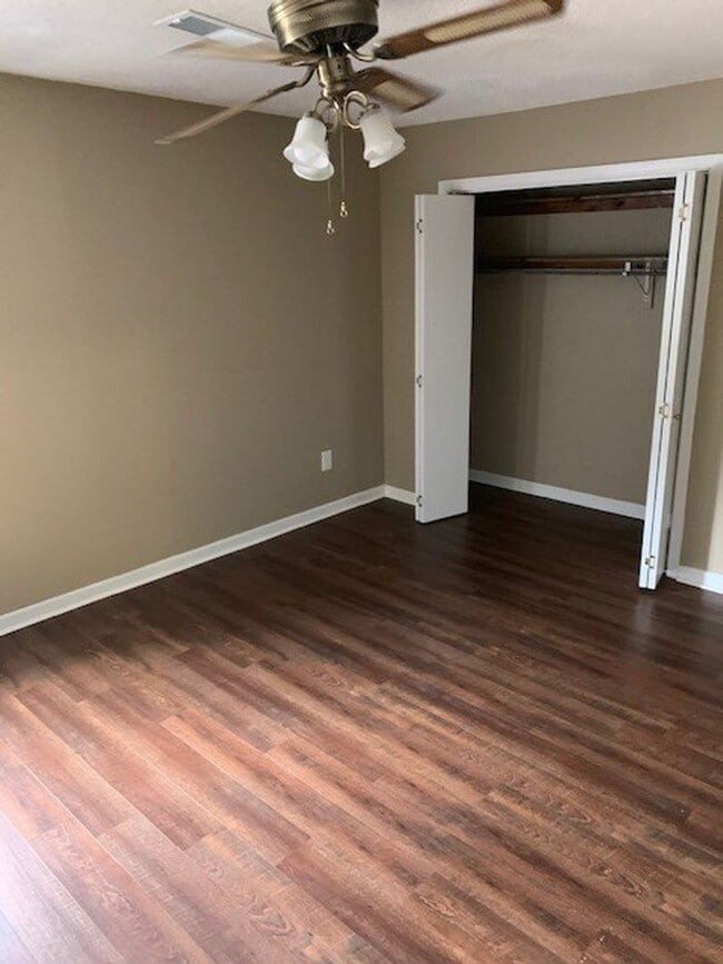 Building Photo - 317 Rock Knoll Dr