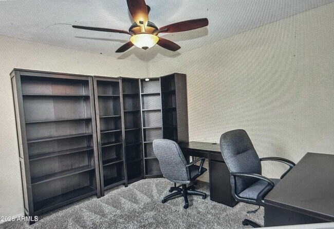 Building Photo - 33 E Beck Ln