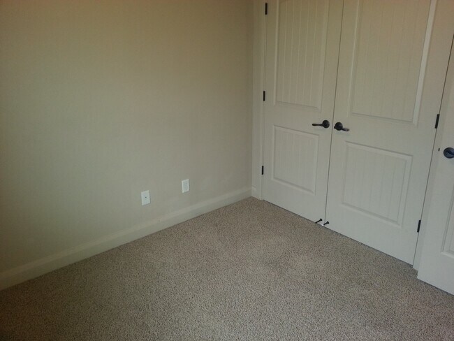 Building Photo - Buena Vista Townhome! Price Reduced!!