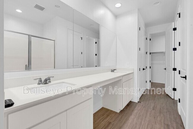 Building Photo - 6145 S Adelle
