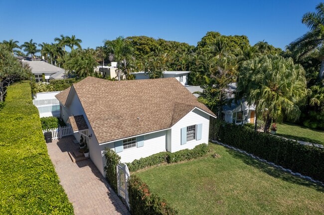 Building Photo - 211 Miraflores Dr