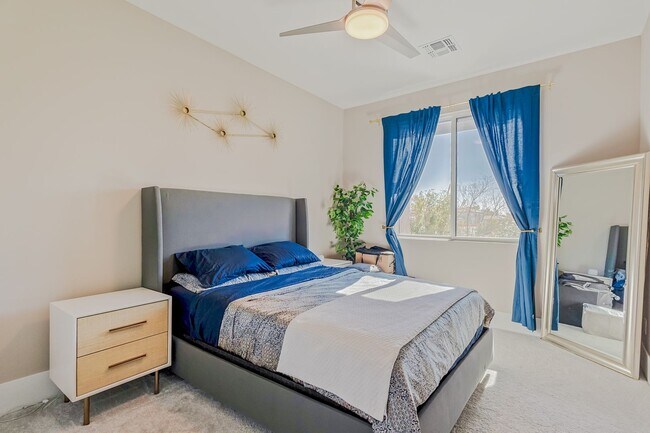Building Photo - Townhouse For Rent in the Heart of Scottsdale