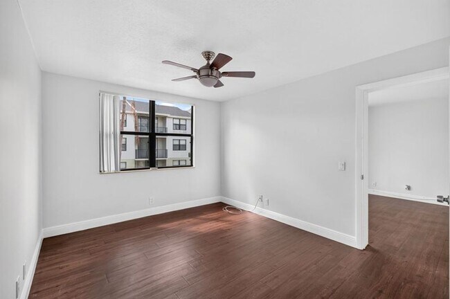 Building Photo - 706 Executive Center Dr