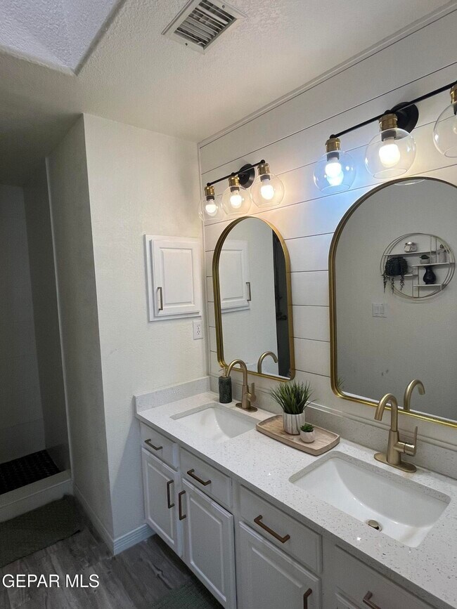 Building Photo - 1424 Cloud Ridge Dr