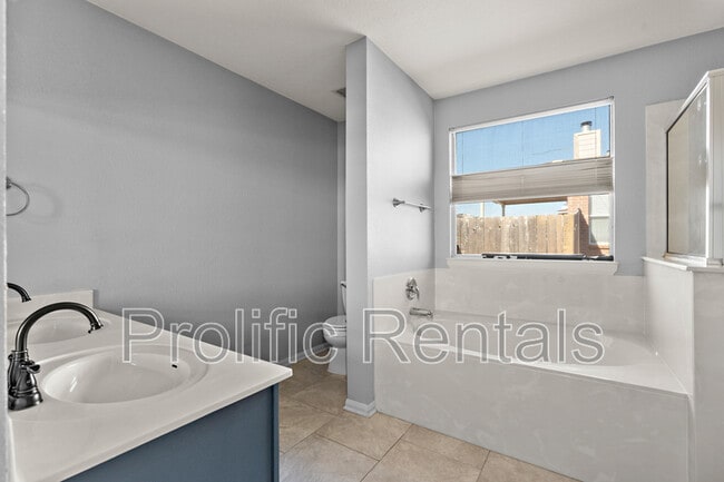 Building Photo - 3308 Catalina Dr
