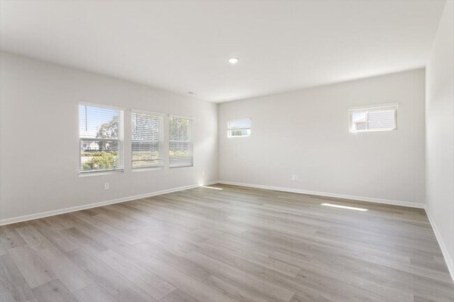 Building Photo - 147 White Birch Ln