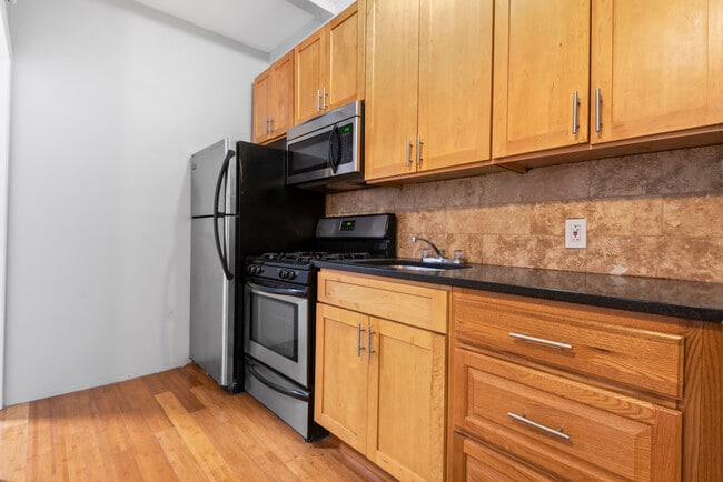 Building Photo - 118 Corbin Ave