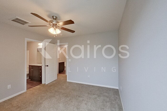 Building Photo - 202 Fieldstone Cir