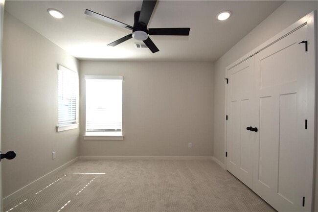 Building Photo - 523 Cosmos St