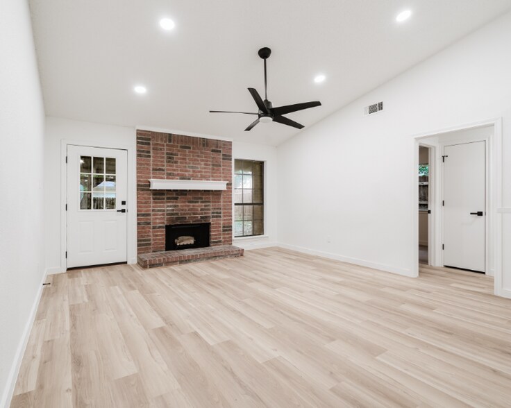 Building Photo - 301 Sheffield Dr