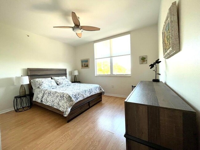 Building Photo - 802 W Windward Way