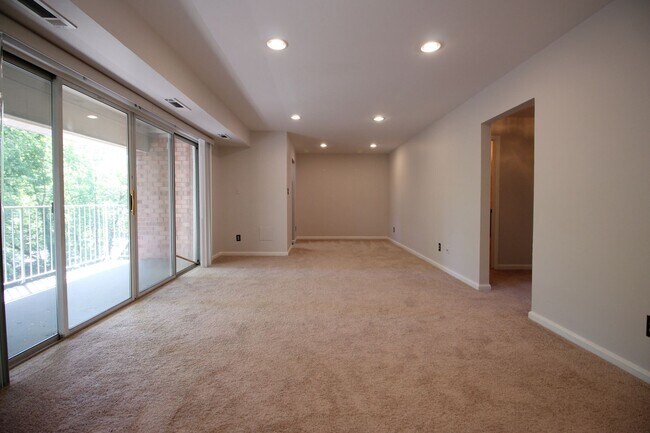 Building Photo - 2833 Kalmia Lee Ct