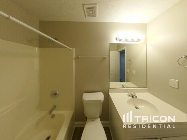 Building Photo - 406 Village Cir