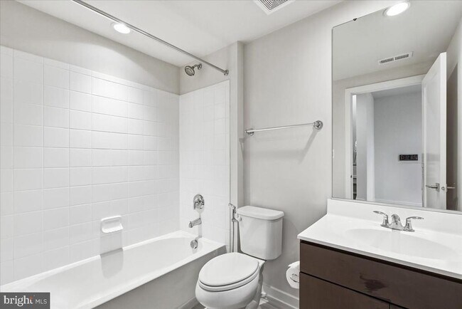 Building Photo - 23551 Buckland Farm Terrace