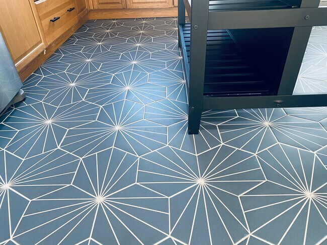 Building Photo - 6004 Lindley Ave