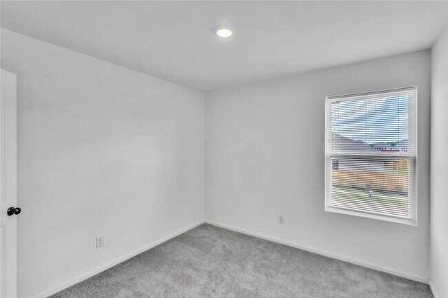 Building Photo - 27627 Village Cir Dr