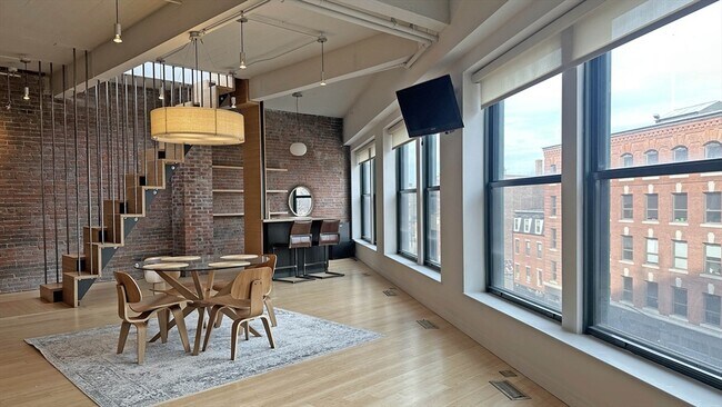 Primary Photo - 90 N Washington St