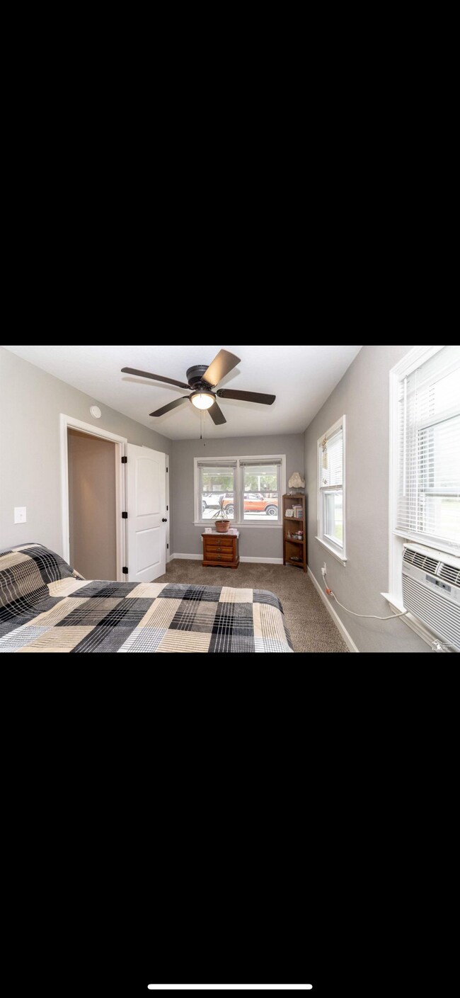 Building Photo - Lagrange St