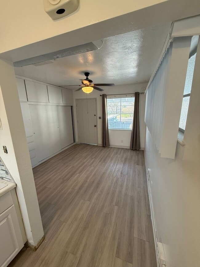 Building Photo - Studio Apartment in North Hanford