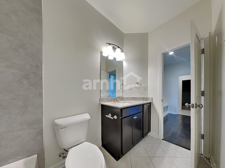 Building Photo - 5571 Stonecrest Dr