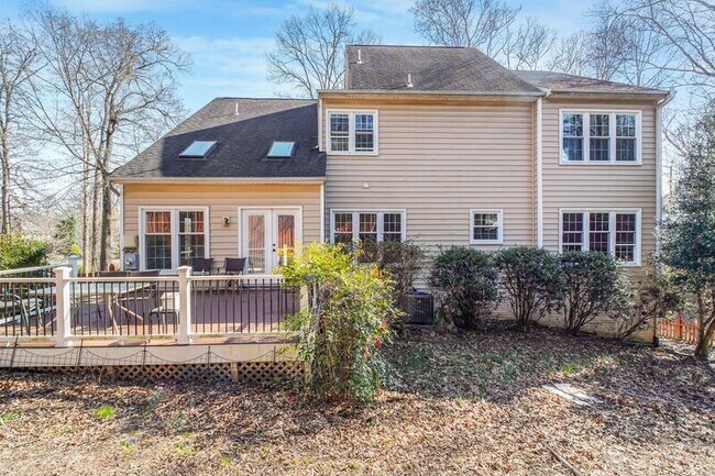 Building Photo - 655 Lancaster St