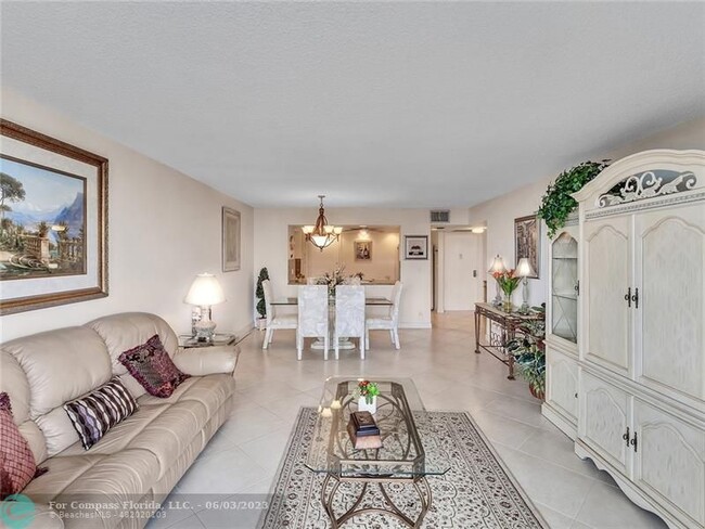 Building Photo - 1150 Hillsboro Mile-