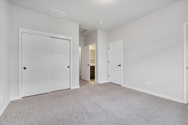 Building Photo - Single-Level Serenity: Your 3 Bedroom, 2 B...