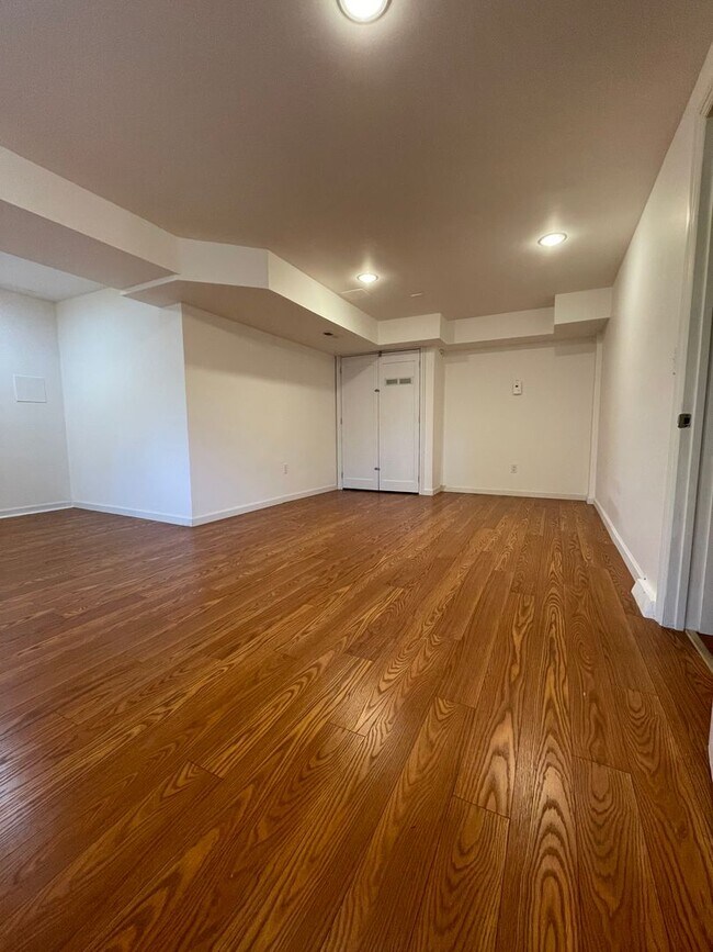 Building Photo - Sweet Maple Leaf Home for Lease