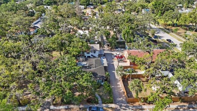 Building Photo - 2242 23rd Ave S