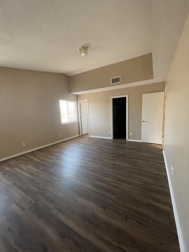 Building Photo - 3677 Tierra Alba Dr