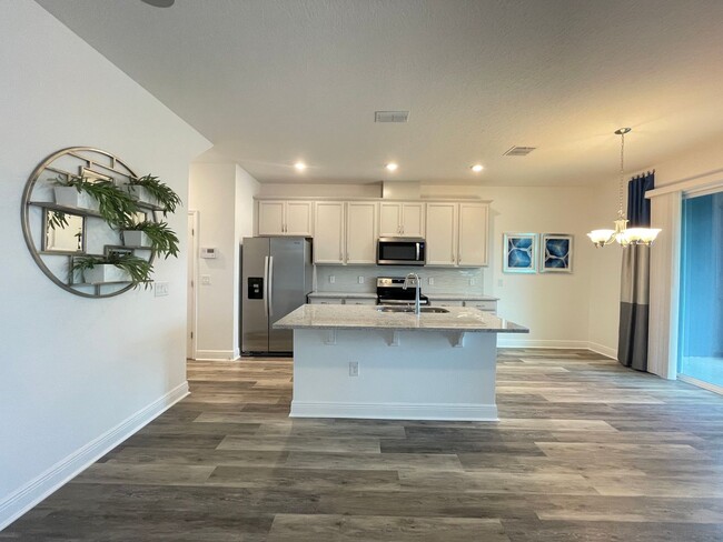 Building Photo - 3 Bedroom, 2.5 Bath Townhome in Enclave at...