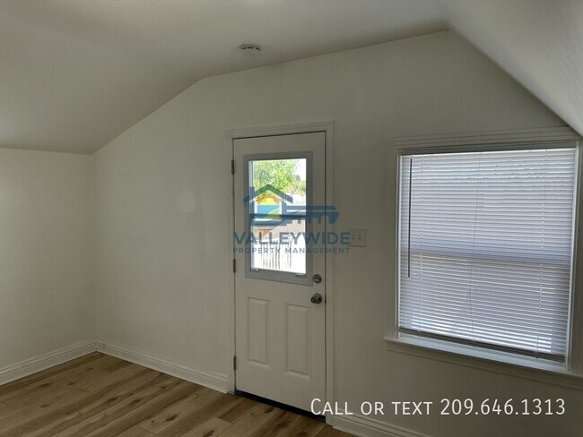 Building Photo - 1006 Moffett Rd