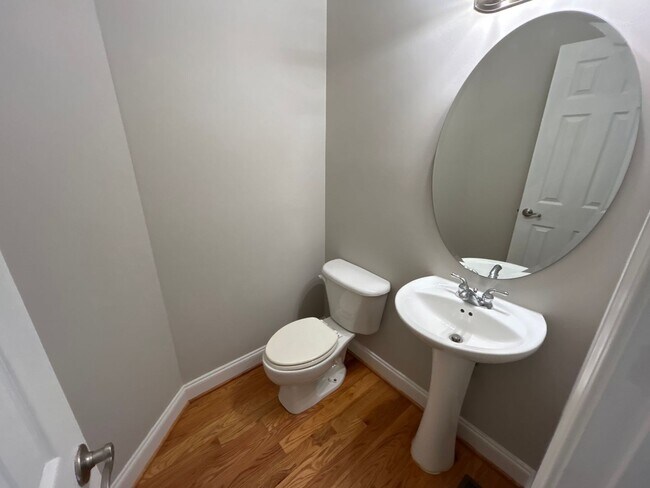 Building Photo - 3 Bedroom | 3.5 Bathroom Raleigh Townhome