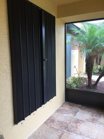Front Screened Room - 4590 Radiant Way