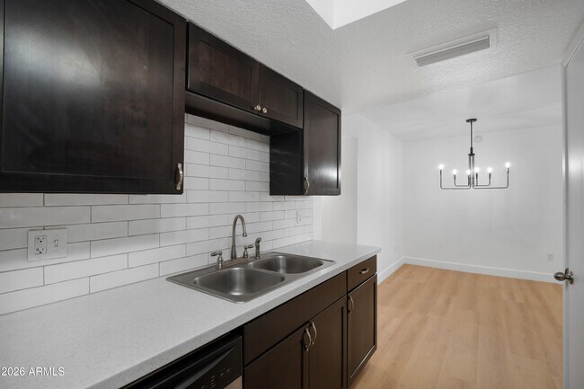 Building Photo - 729 W Coolidge St