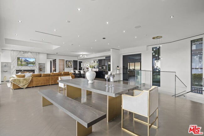 Building Photo - 1680 Sunset Plaza Dr