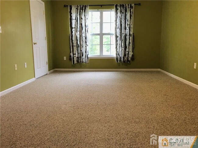 Building Photo - 141 Forest Dr