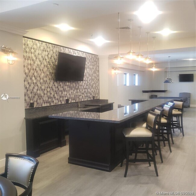 Building Photo - 2501 S Ocean Dr