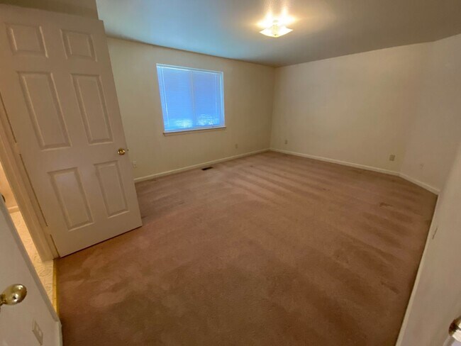 Building Photo - 1001 Sunburst Dr