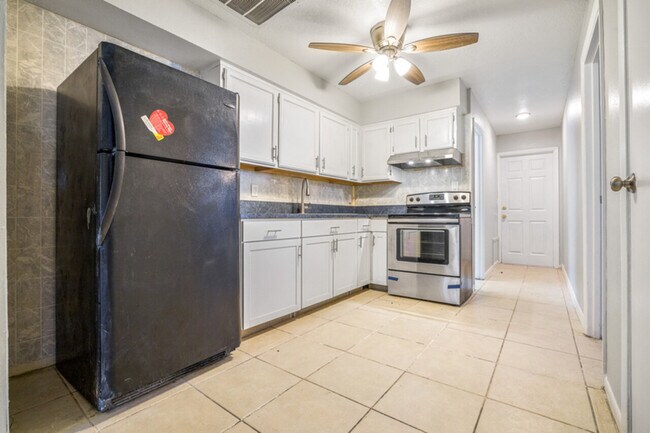Building Photo - 449 Arapahoe Ave