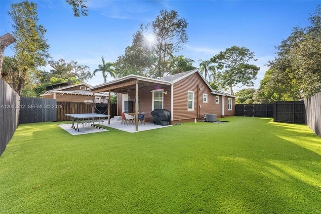 Building Photo - 230 SW 12th Ave