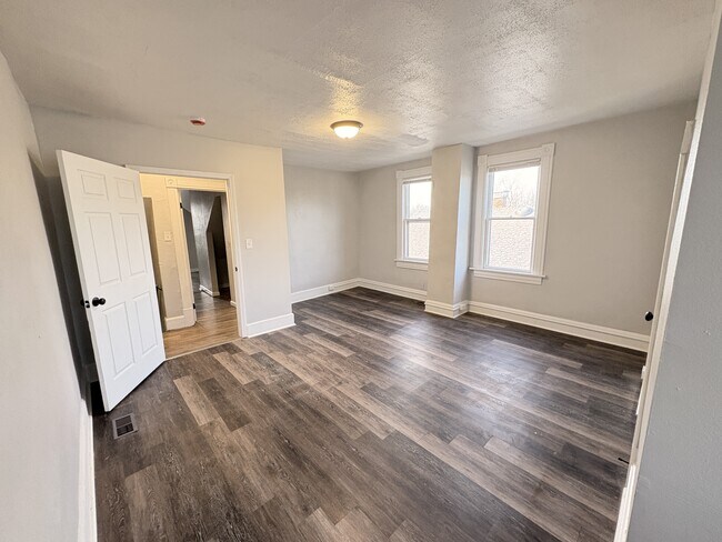 Building Photo - 109 S 13th St