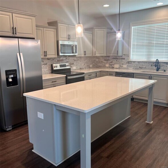 Building Photo - 9800 Bluestone Cir