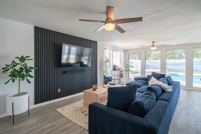 Building Photo - 10615 N 63rd Dr