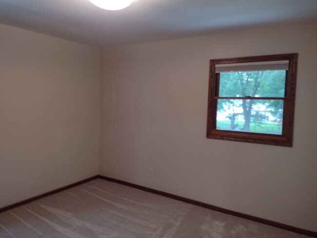 Building Photo - 1000 E Veterans Way