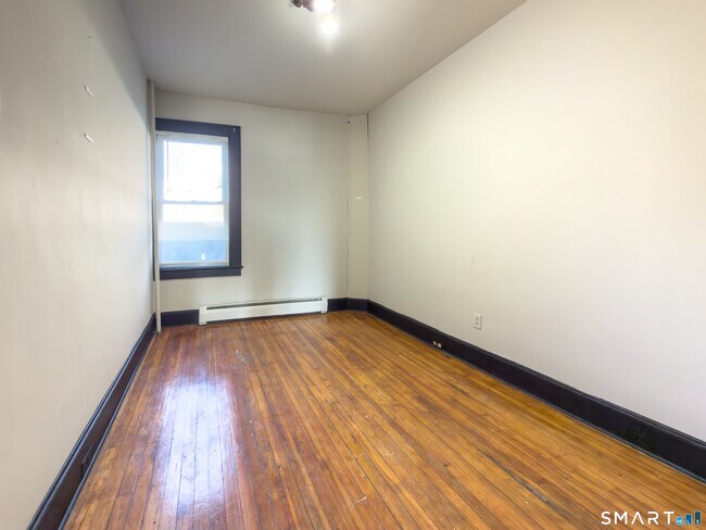 Building Photo - 223 Norwich Ave