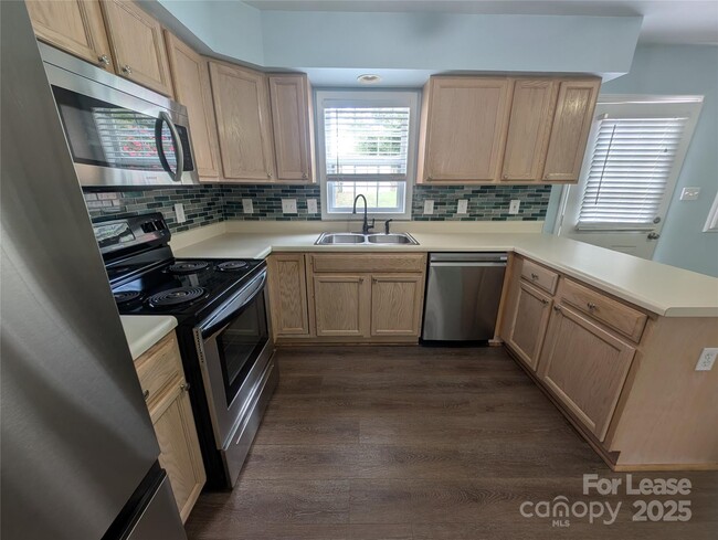 Building Photo - 1505 Flintwood Dr