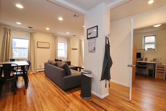 Building Photo - 206 Beacon Ave