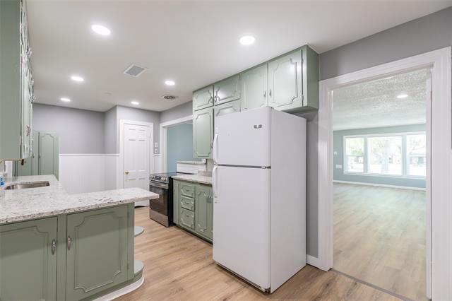 Building Photo - 473 College Dr