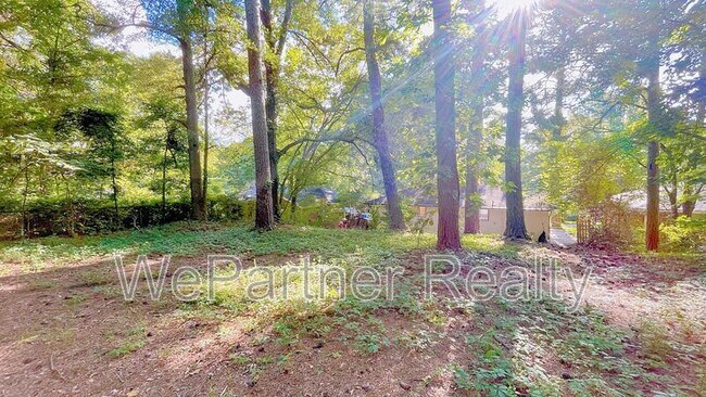 Building Photo - 2744 Fairlane Dr SE